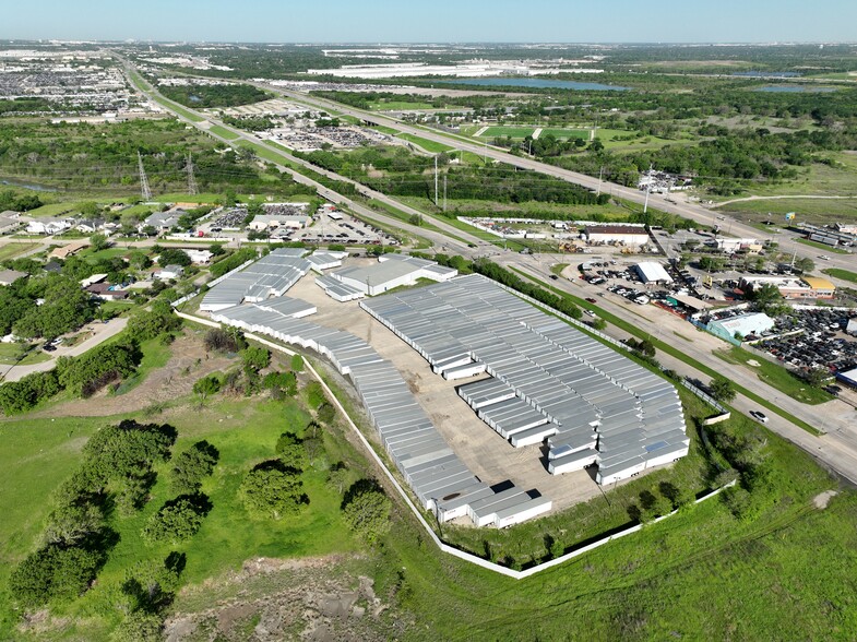 5956 W Jefferson Blvd, Dallas, TX à louer - Aérien – Image 3 sur 4