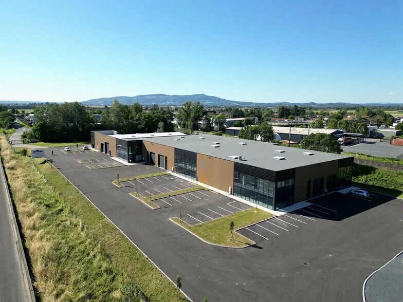 Local d’activités dans Ambérieux à louer - Aérien – Image 1 sur 9