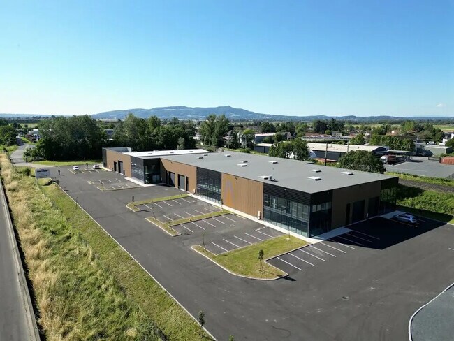 Plus de détails pour Local d'activités à louer