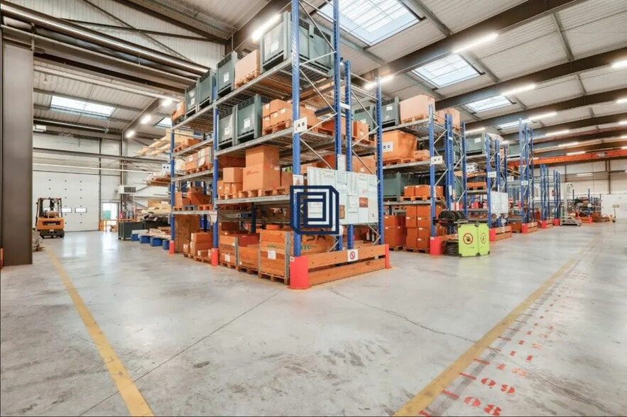 Industriel/Logistique dans Croissy-Beaubourg à louer - Photo de l’immeuble – Image 2 sur 9