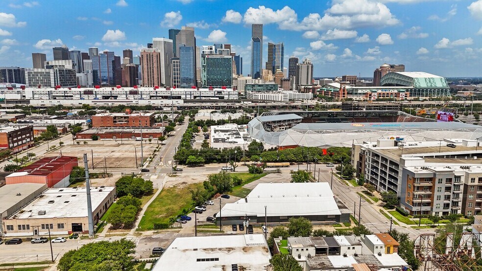 815 Emancipation Ave, Houston, TX à louer - Photo de l’immeuble – Image 3 sur 33