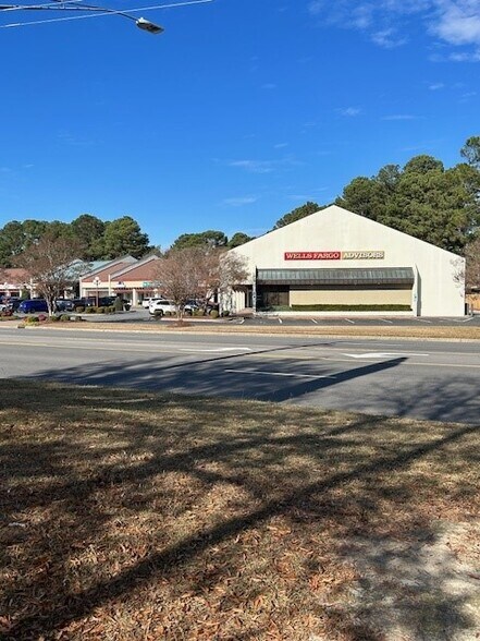 301-415 N Spence Ave, Goldsboro, NC à louer - Photo de l’immeuble – Image 2 sur 12