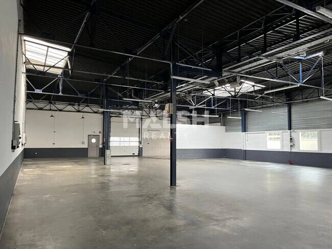 Plus de détails pour Bureau, Local d'activités à louer