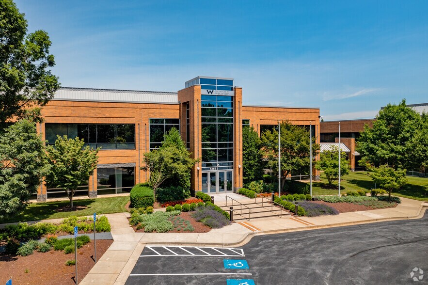 5255 Westview Dr, Frederick, MD à louer - Photo de l’immeuble – Image 2 sur 9