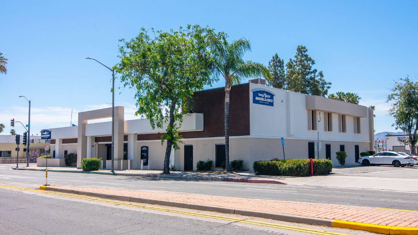 401 W 2nd St, San Bernardino, CA à vendre Photo de l’immeuble– Image 1 sur 6