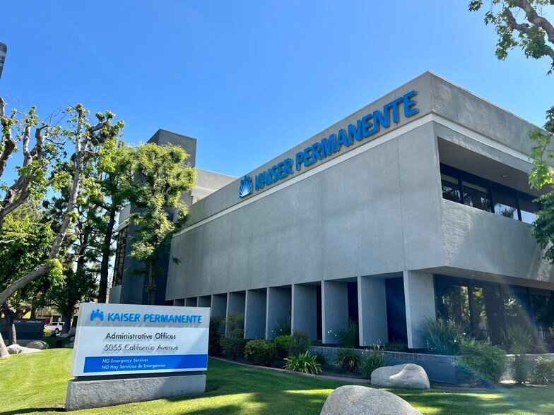 5055 California Ave, Bakersfield, CA à vendre - Photo de l’immeuble – Image 1 sur 17