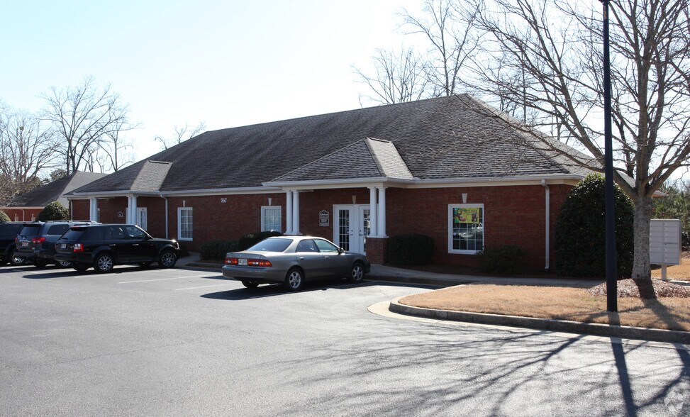 767 Peachtree Pky, Cumming, GA à vendre - Photo principale – Image 1 sur 15