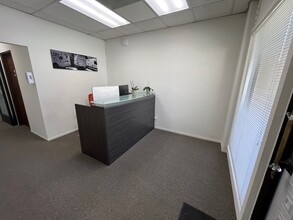 10934-10940 Portal Dr, Los Alamitos, CA à louer Photo de l’immeuble– Image 1 sur 5
