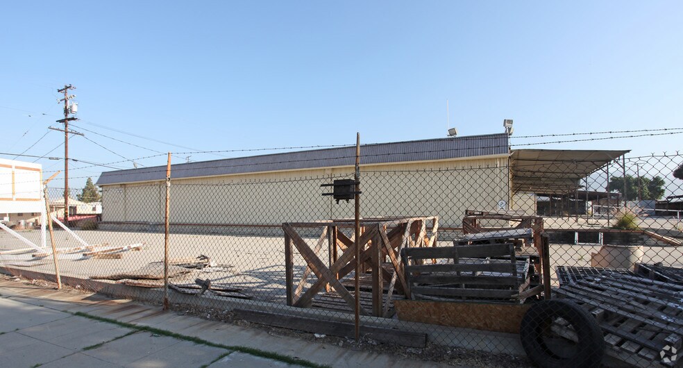1541 Paramount St, Azusa, CA à louer - Photo de l’immeuble – Image 2 sur 4