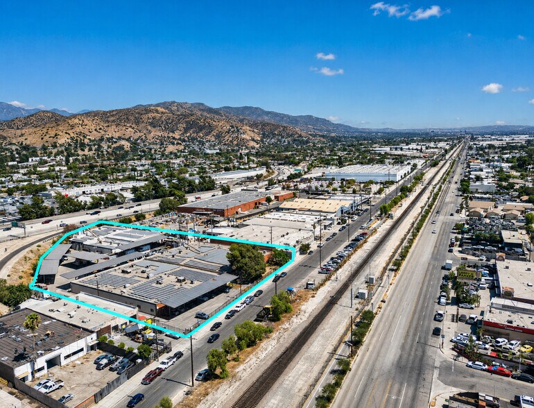 8484 San Fernando Rd, Sun Valley, CA à louer - Photo de l’immeuble – Image 2 sur 25