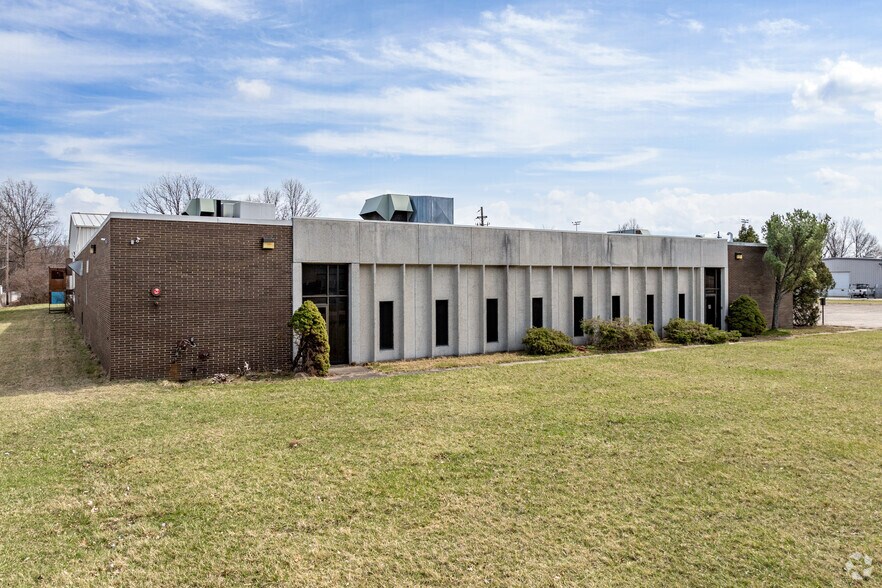 2201 W Park Dr, Lorain, OH à vendre - Photo de l’immeuble – Image 2 sur 21