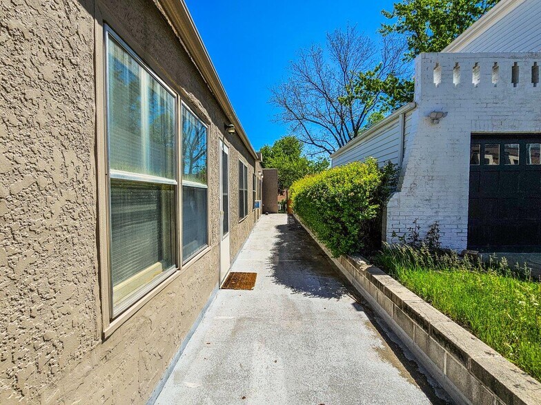 6605 Maple St, Omaha, NE à louer - Photo de l’immeuble – Image 3 sur 12