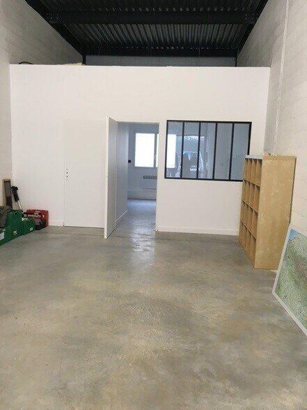 Local d’activités dans Sennecey-lès-Dijon à louer - Photo intérieure – Image 2 sur 4