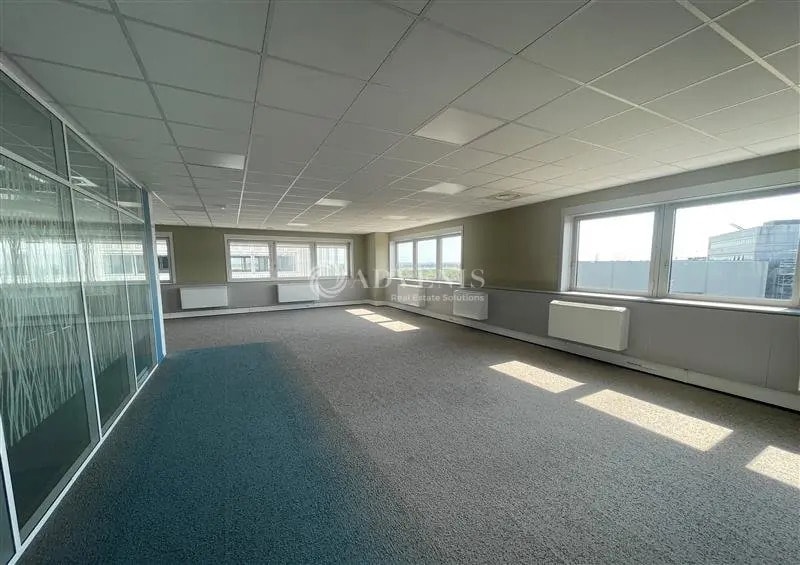 Bureau dans Tremblay-en-France à louer - Photo de l’immeuble – Image 3 sur 12