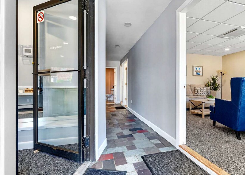 50 Adams St, Newtonville, MA à vendre - Photo de l’immeuble – Image 3 sur 8