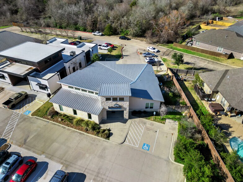 555 William D Fitch Pkwy, College Station, TX à vendre - Photo de l’immeuble – Image 2 sur 17