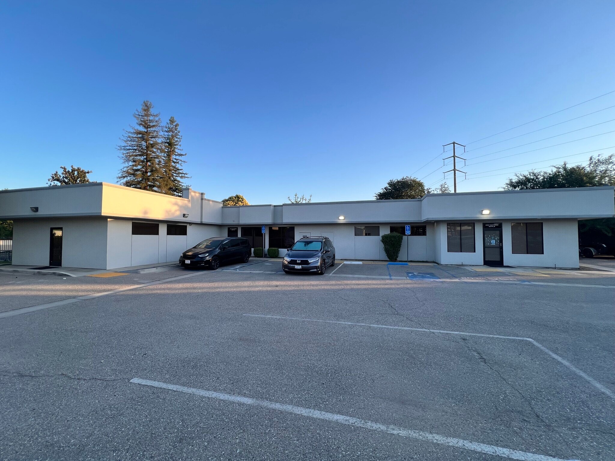 4000 San Dimas St, Bakersfield, CA à vendre Photo de l’immeuble– Image 1 sur 13