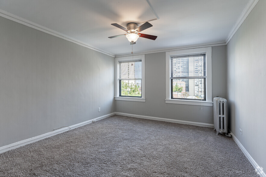 661 W Sheridan Rd, Chicago, IL à vendre - Photo intérieure – Image 2 sur 6