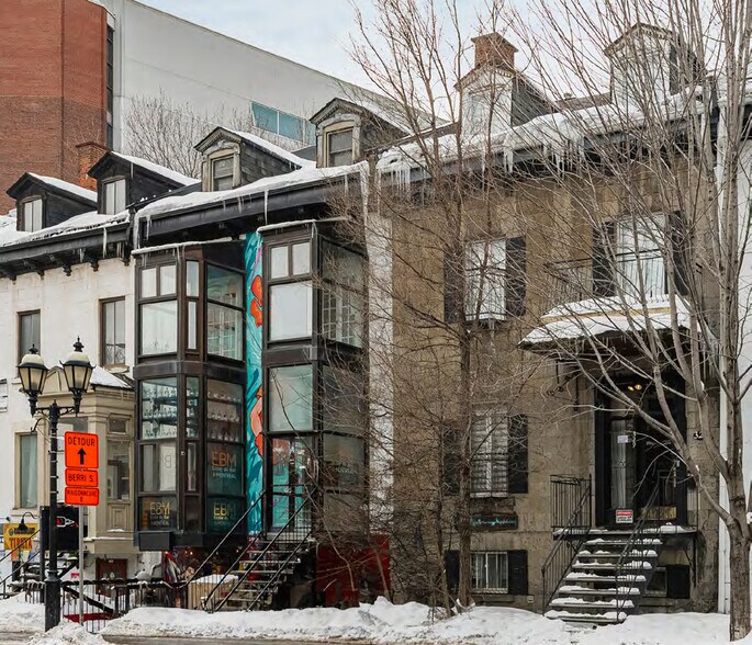 323-325 Rue Ontario E, Montréal, QC à vendre - Photo de l’immeuble – Image 3 sur 4