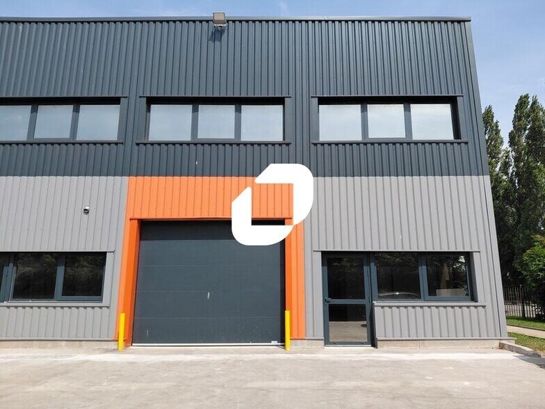 11-13 Avenue Georges Politzer, Trappes à louer - Photo de l’immeuble – Image 2 sur 7