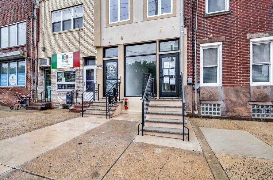 2528 E Allegheny Ave, Philadelphia, PA à louer - Photo de l’immeuble – Image 2 sur 2