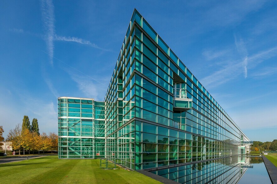 Riding Court Rd, Slough à louer - Photo de l’immeuble – Image 2 sur 12