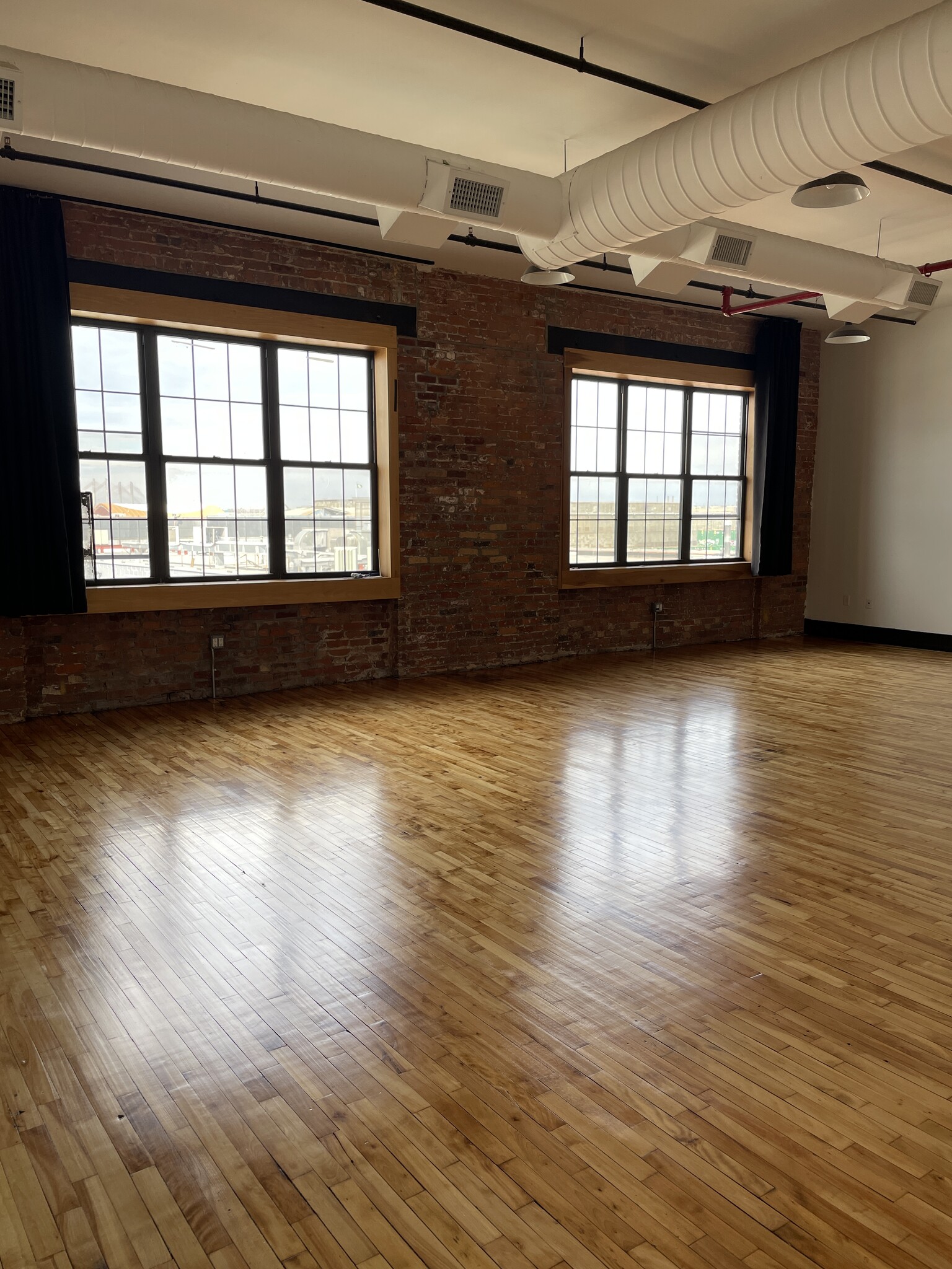 456 Johnson Ave, Brooklyn, NY à louer Photo intérieure– Image 1 sur 4