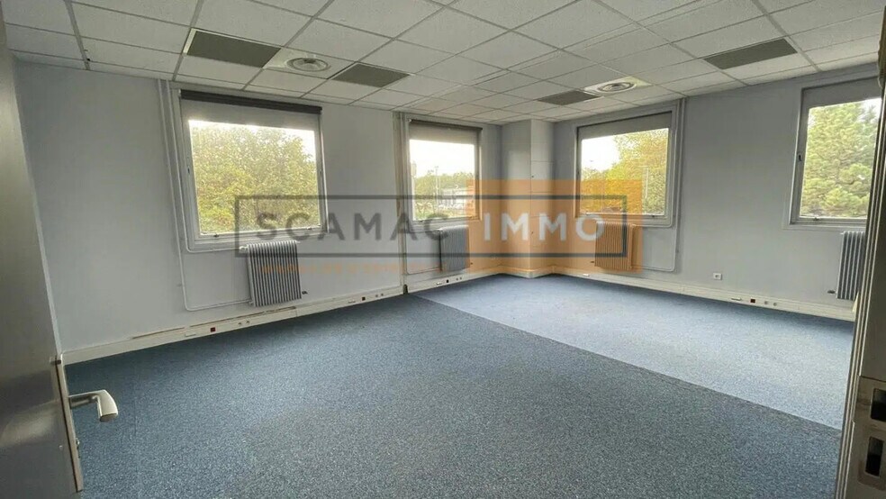 86 Avenue Louis Roche, 92230 Gennevilliers, Gennevilliers à louer - Photo de l’immeuble – Image 1 sur 6