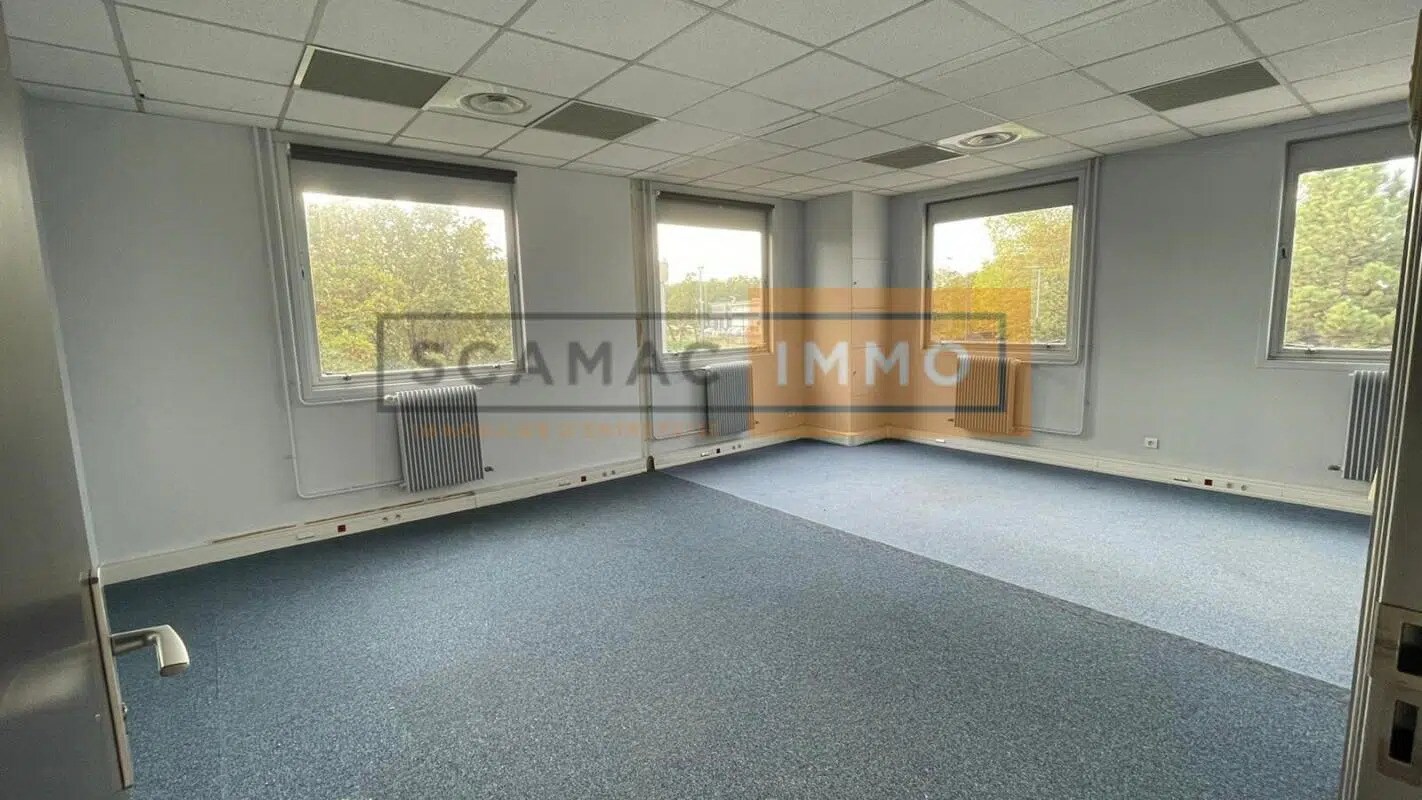 86 Avenue Louis Roche, 92230 Gennevilliers, Gennevilliers à louer Photo de l’immeuble– Image 1 sur 7