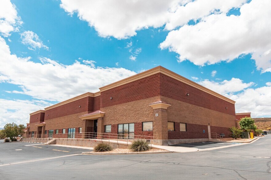 3884 S River Rd, St George, UT à vendre - Photo de l’immeuble – Image 3 sur 4