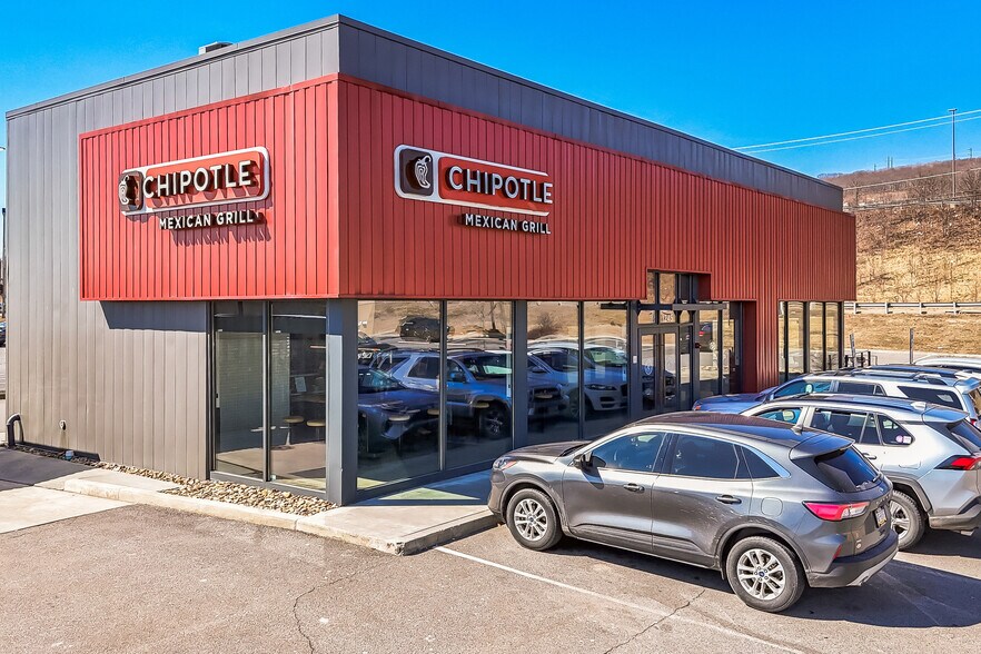 1245 Commerce Blvd, Dickson City, PA à vendre - Photo de l’immeuble – Image 2 sur 8