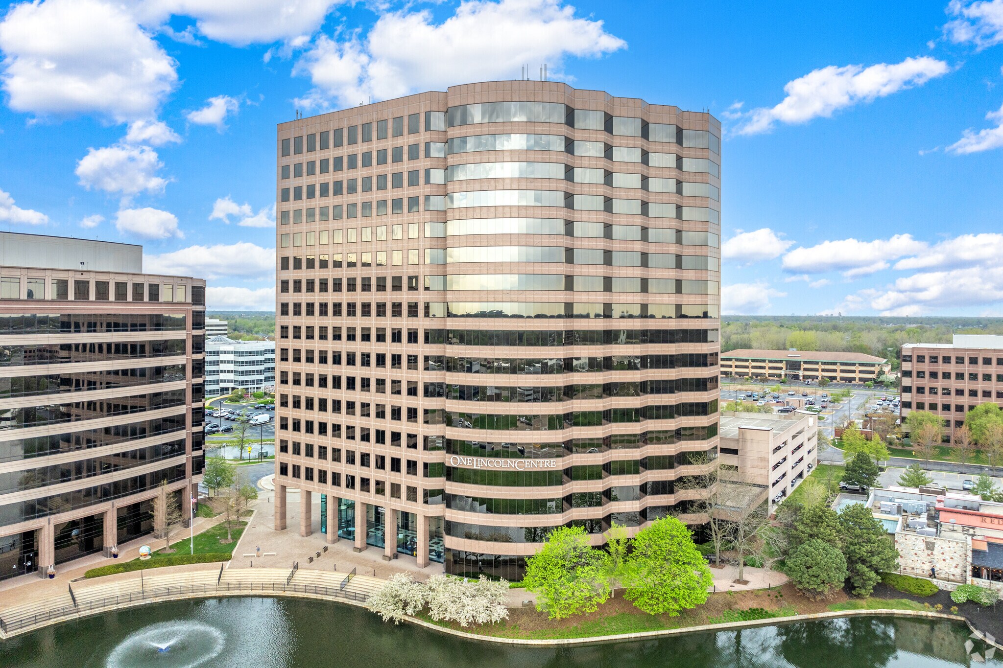 18W140 Butterfield Rd, Oakbrook Terrace, IL à louer Photo principale– Image 1 sur 30