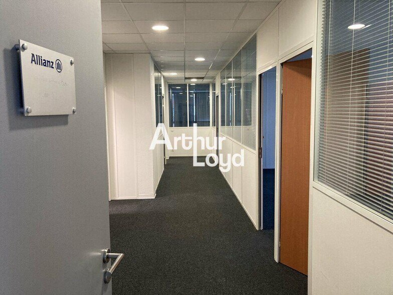 Bureau dans Reims à louer - Photo de l’immeuble – Image 2 sur 11