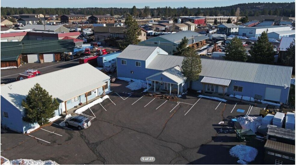 592 N Sisters Park Ct, Sisters, OR à vendre - Photo de l’immeuble – Image 3 sur 48