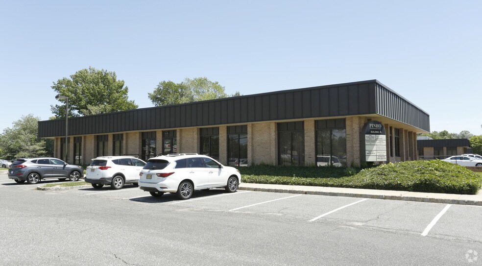55 Schanck Rd, Freehold, NJ à louer - Photo de l’immeuble – Image 2 sur 3