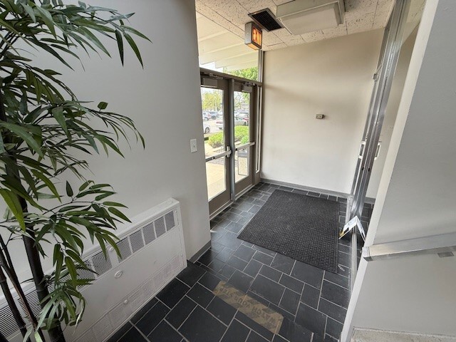 8400 Brookfield Ave, Brookfield, IL à vendre - Photo intérieure – Image 2 sur 14