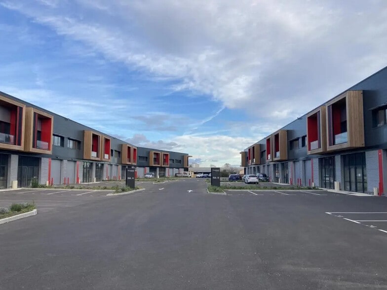 Industriel/Logistique dans La Seyne-sur-Mer à louer - Photo de l’immeuble – Image 2 sur 10