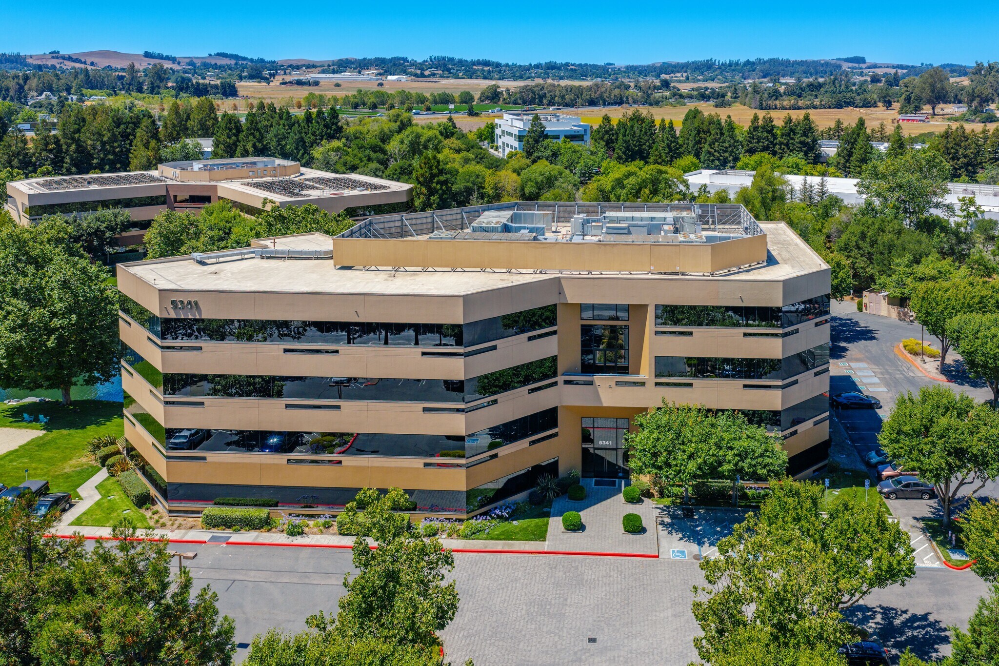 5341 Old Redwood Hwy, Petaluma, CA à louer Photo de l’immeuble– Image 1 sur 9