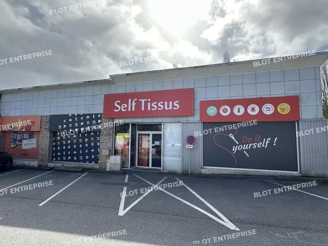 Plus de détails pour Local commercial à louer