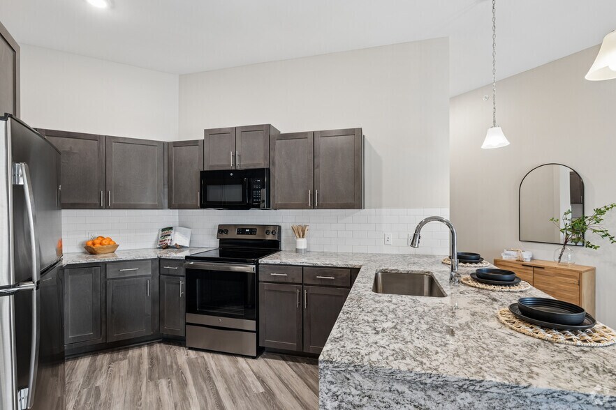 8660 N Wyandotte St, Kansas City, MO à louer - Photo intérieure – Image 3 sur 31