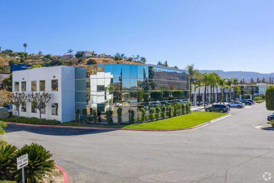 23001-23101 La Palma Ave, Yorba Linda, CA à louer - Photo de l’immeuble – Image 1 sur 15