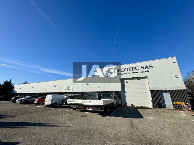 Plus de détails pour 16 Rue Jean-Louis Calderon, Vaulx-en-Velin - Bureau, Local d'activités à louer