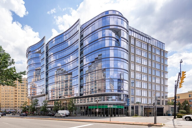 Plus de détails pour 800 N Glebe Rd, Arlington, VA - Bureau, Local commercial à louer