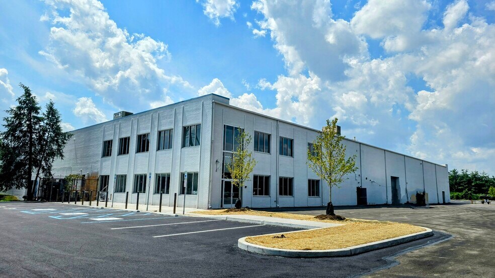 1 Newbold Rd, Fairless Hills, PA à louer - Photo de l’immeuble – Image 3 sur 8