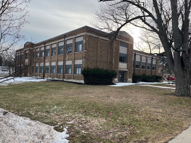 305 W Elizabeth St, Stockbridge, MI à vendre - Photo principale – Image 1 sur 22