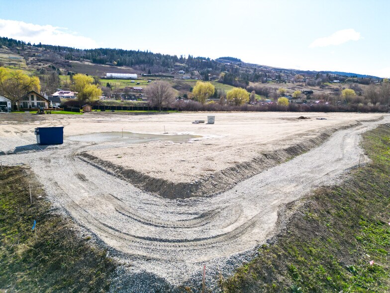7850 Redwing Rd, Vernon, BC à vendre - Photo de l’immeuble – Image 2 sur 8