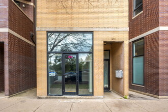 2816 W Chicago Ave, Chicago, IL à louer Photo de l’immeuble– Image 1 sur 19