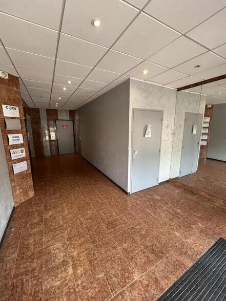 Bureau dans Toulon à louer - Hall d’entrée – Image 2 sur 9