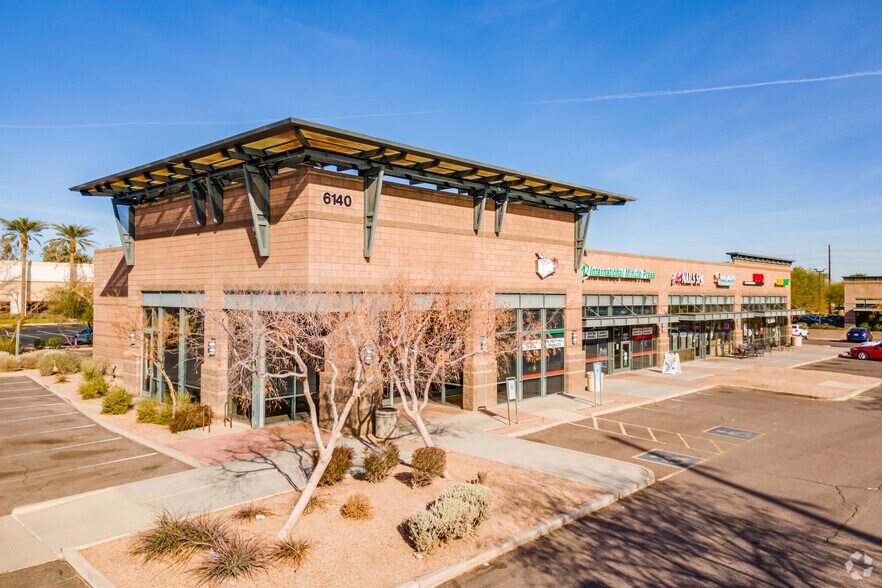 6140 W Chandler Blvd, Chandler, AZ à louer - Photo de l’immeuble – Image 2 sur 5