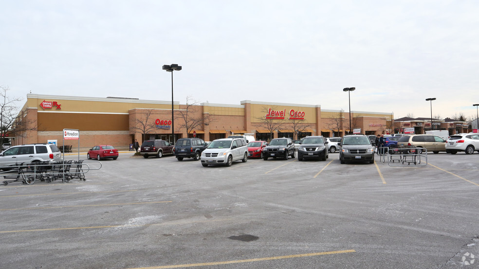 1137-1167 N Eola Rd, Aurora, IL à louer - Photo de l’immeuble – Image 3 sur 6